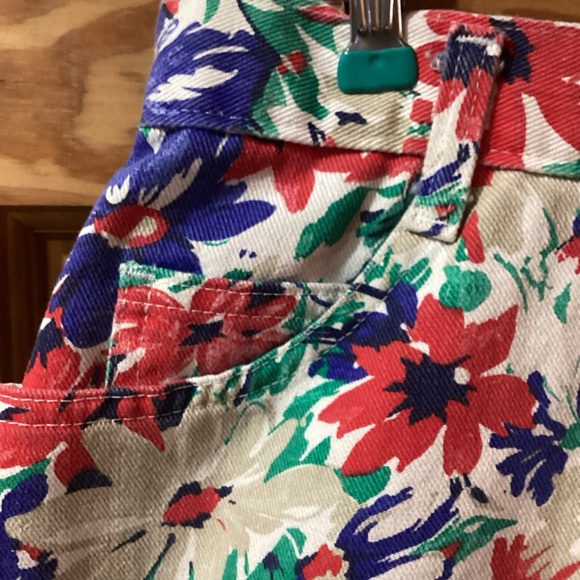Vivaldi Jeanswear Vintage Women’s Floral Denim Shorts, size 16 - Picture 4 of 8